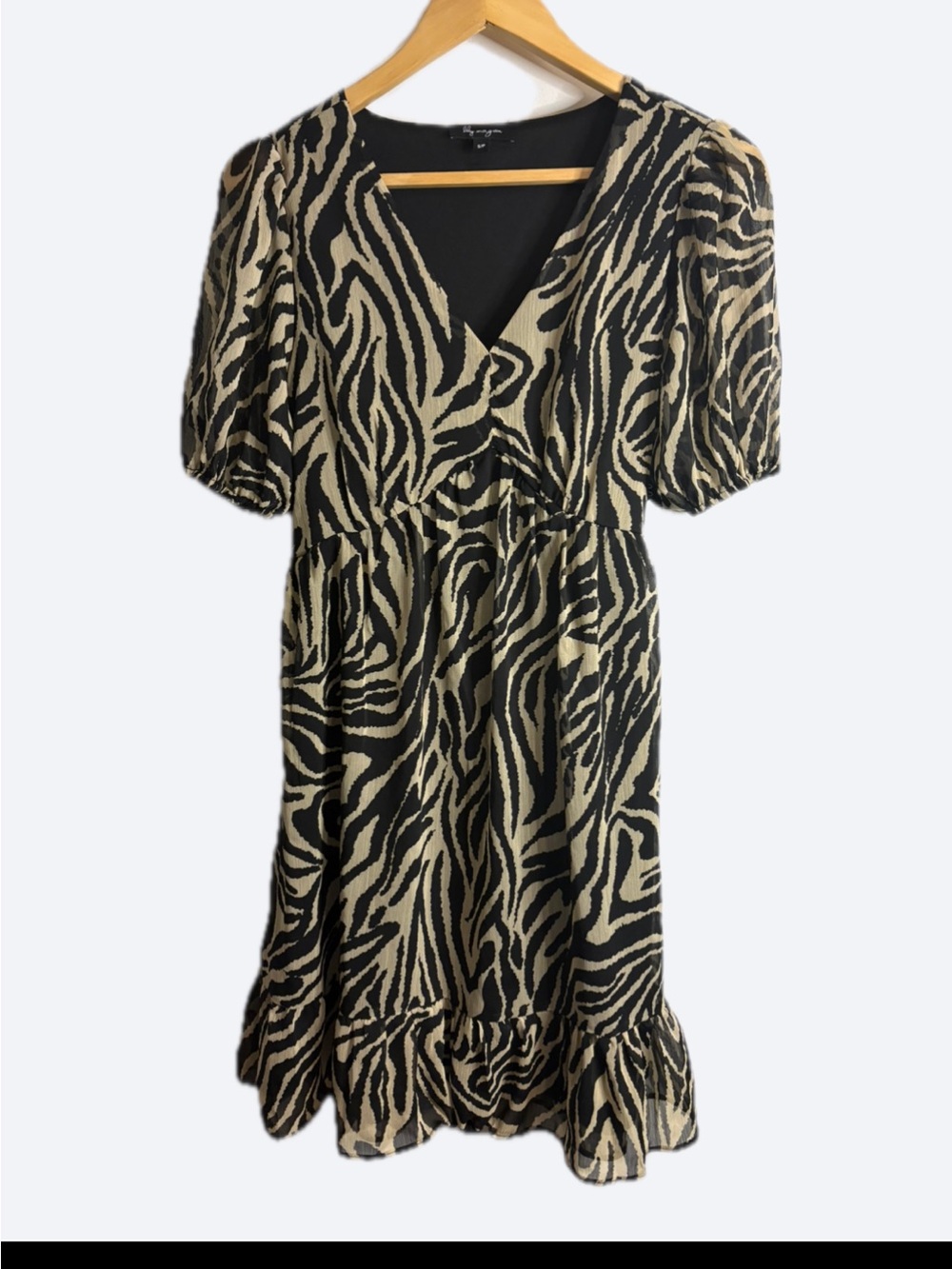 ๐ New! Super flattering zebra print dress
